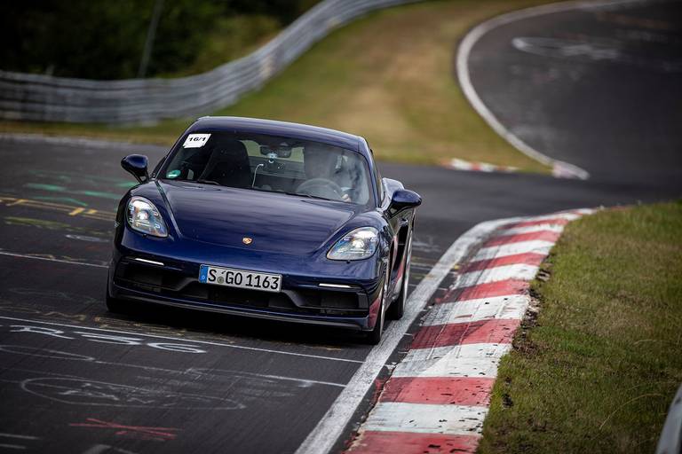 Porsche-718-Cayman-GTS-40-Front-Dynamic