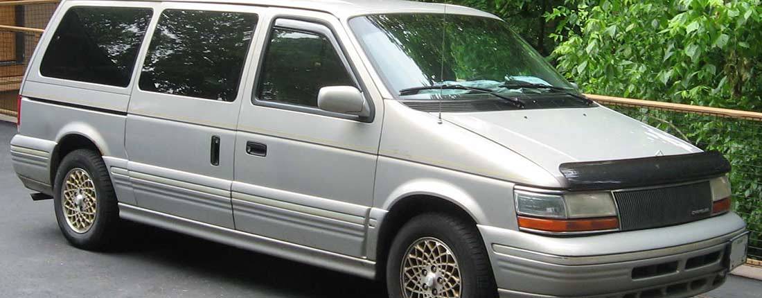 chrysler-town-and-country-l-02