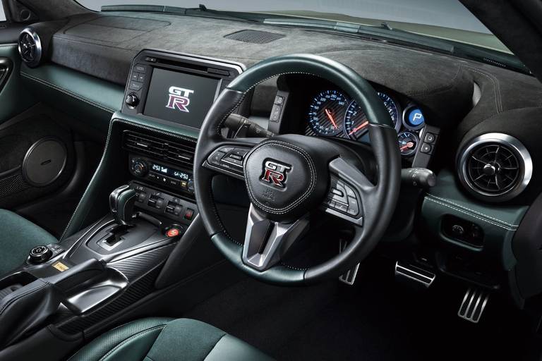 Nissan-GT-R-2022-Interieur