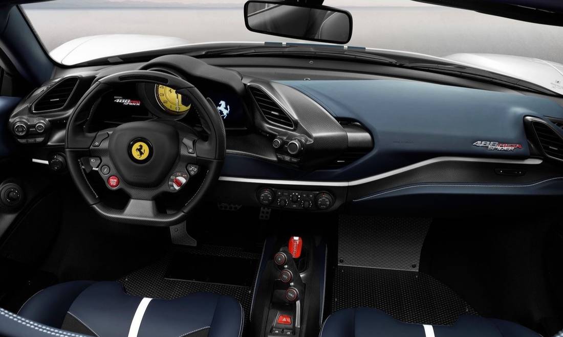 ferrari-488-pista-spider-interior