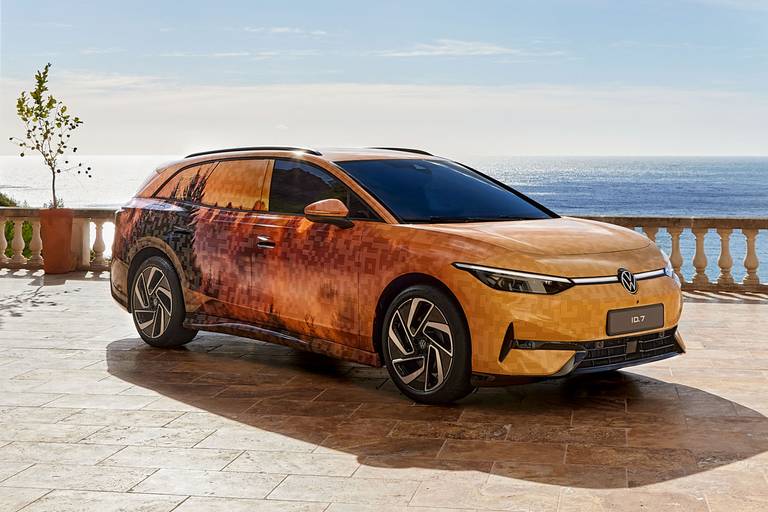  The ID.7 station wagon variant, called Tourer, will arrive in mid-2024. With its variable trunk, it is primarily aimed at families and traveling salesmen.  New competition for the VW Passat!