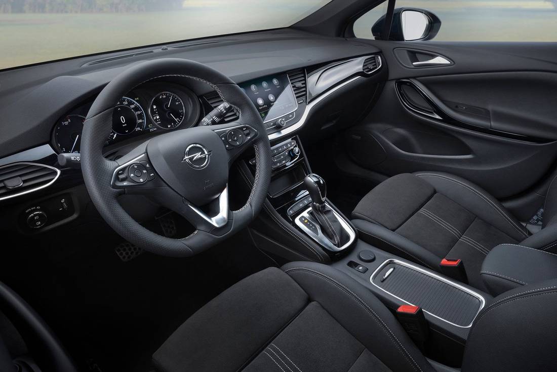  High-quality materials, high-quality extras: the interior of the Opel Astra is well made and offers space for up to five people.