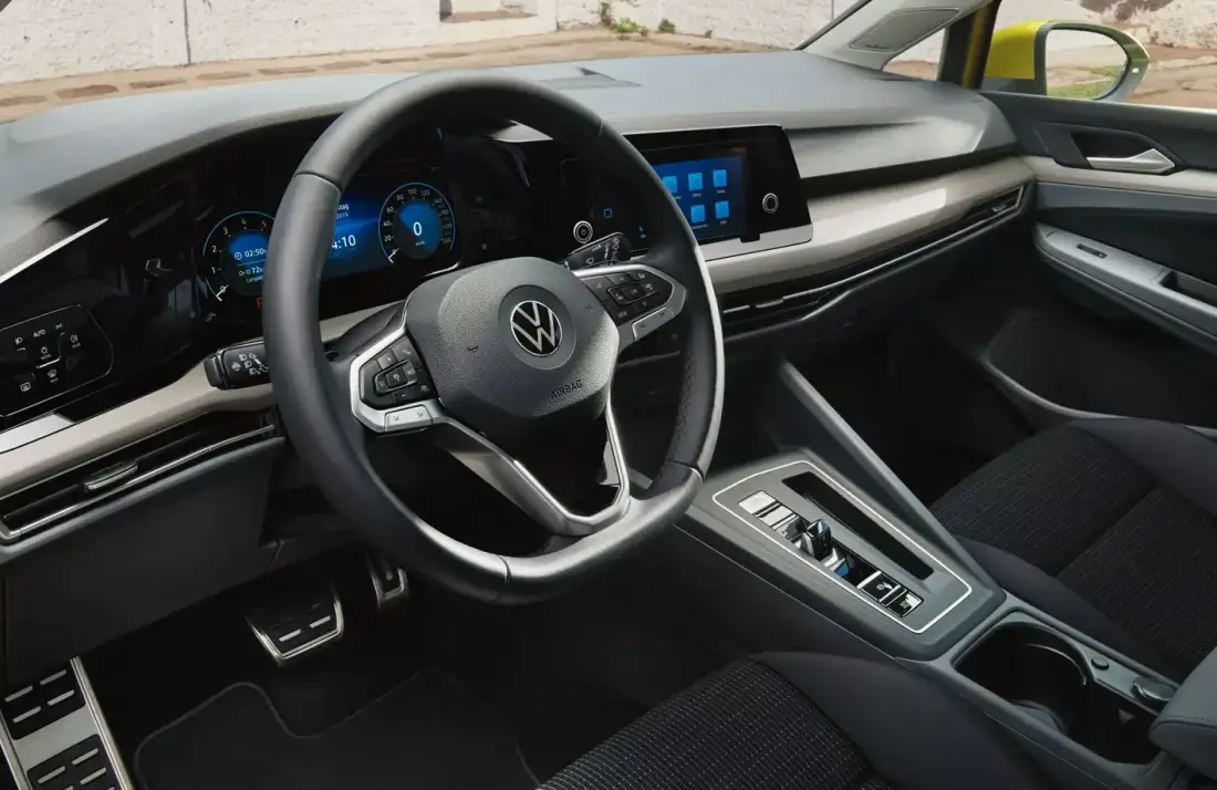 vw-golf-8-interior