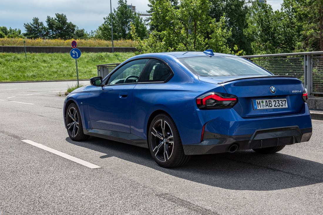 BMW-220d-Coupe-Rear-Side