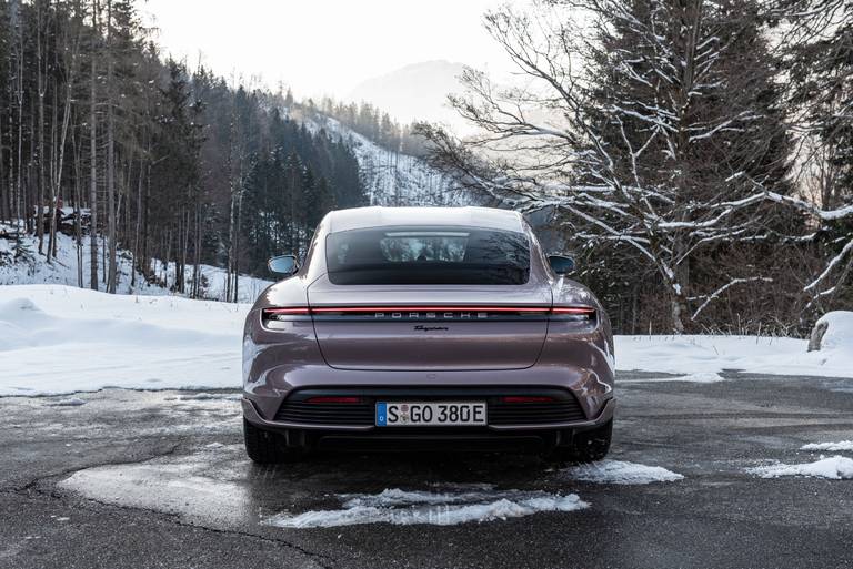 Porsche-Taycan-Basis-Rear3