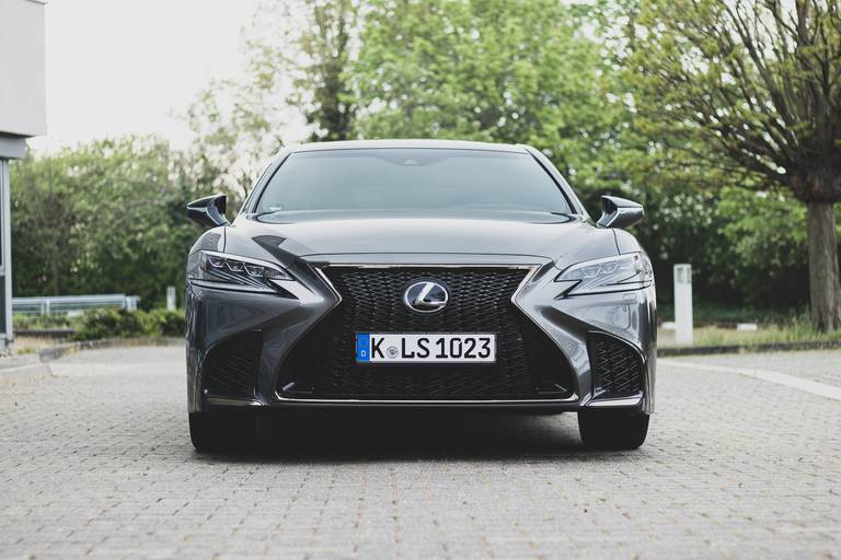 Lexus LS 500 F-Sport Exterior 1