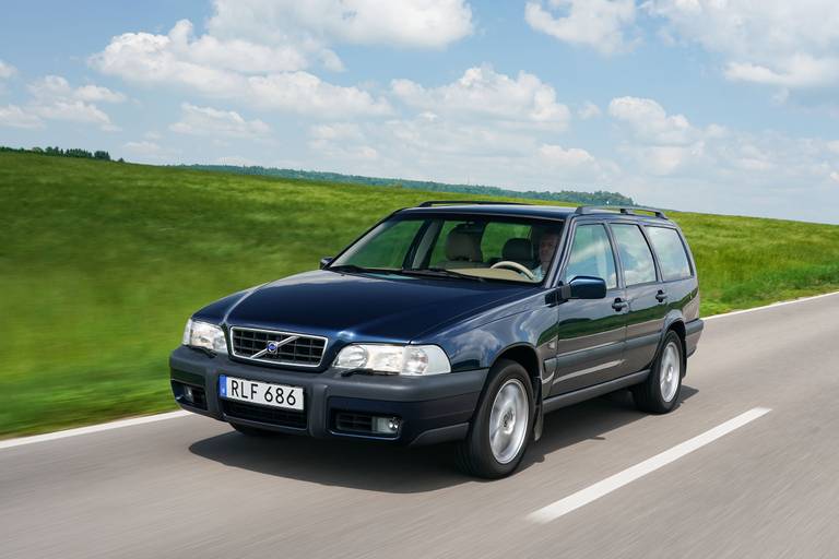 Volvo-Cross-Country-V70XC-Dynamic