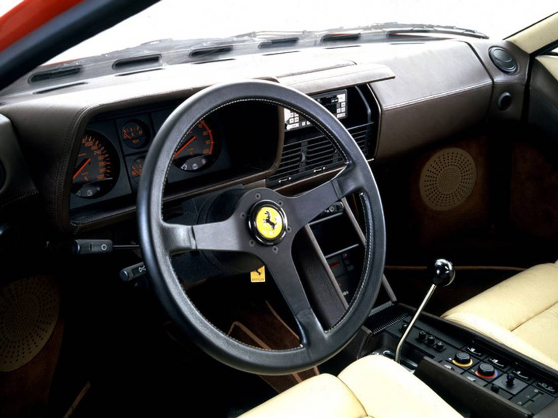 ferrari-testarossa-interior