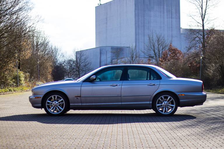 Jaguar XJR X350 Side 1