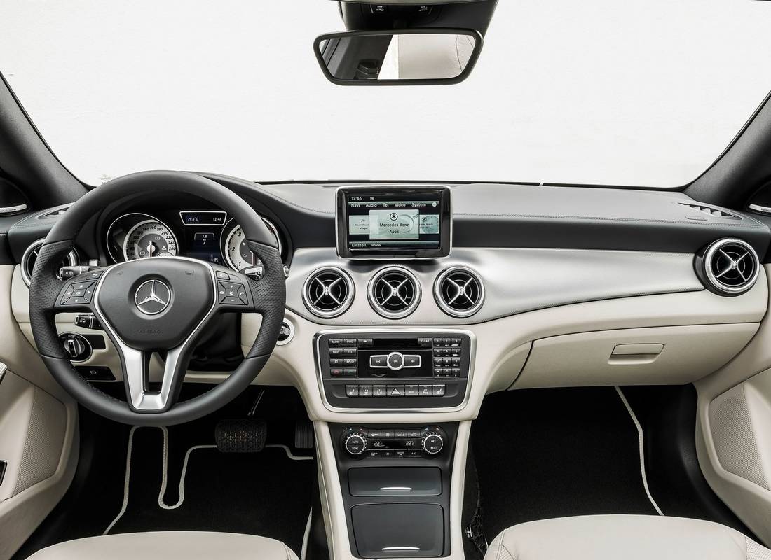 mercedes-benz-cla-180-interior