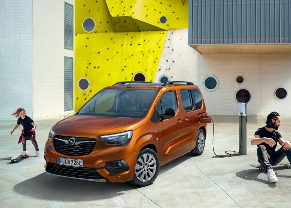  According to the manufacturer, the Opel Combo e-Life with an output of 100 kW drives up to 280 kilometers at a time purely electrically.