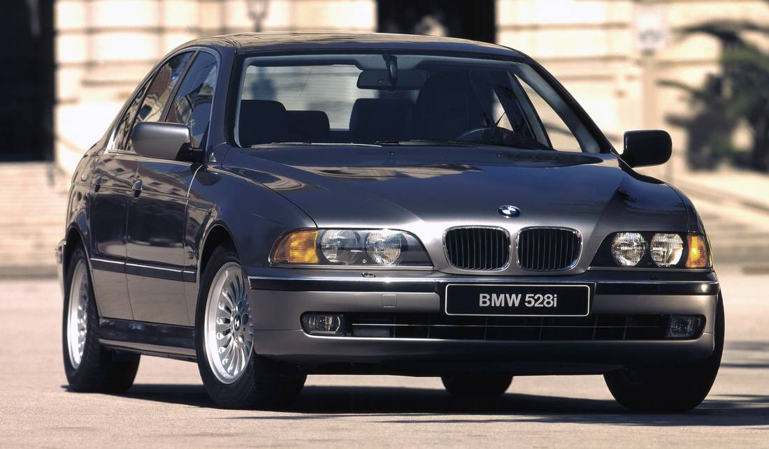 bmw-528-side