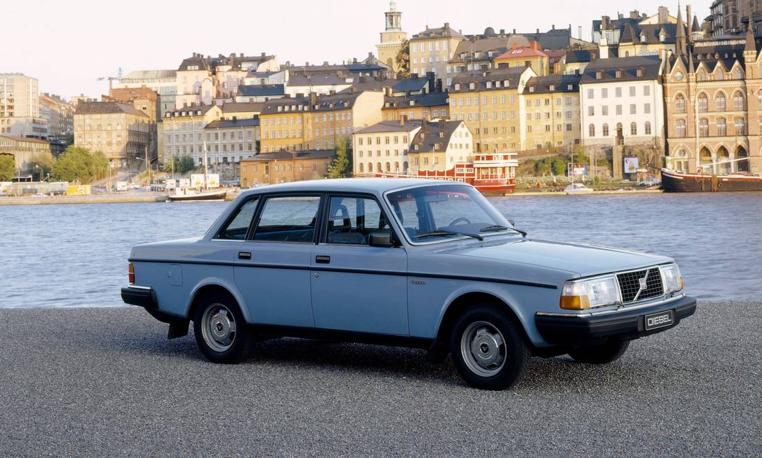 volvo-244-side