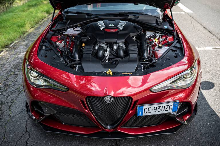 Alfa-Romeo-Giulia-GTAm-Engine