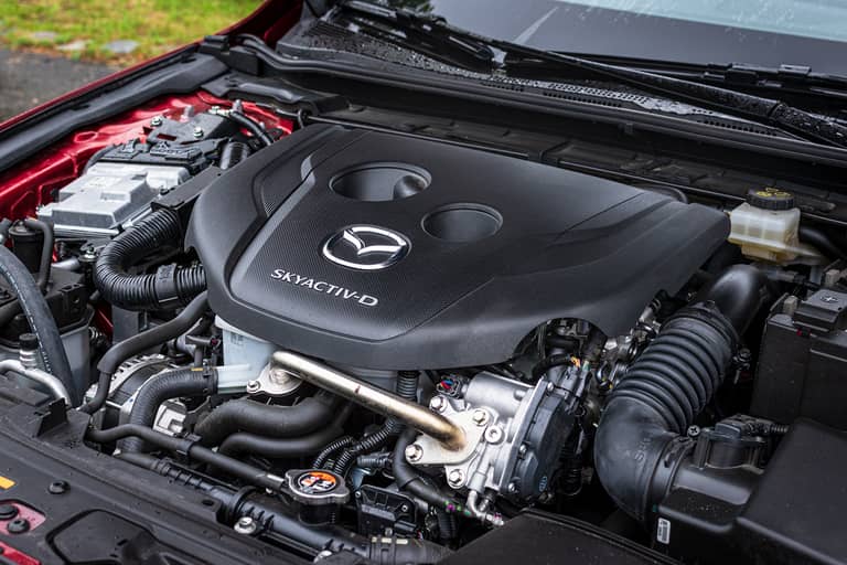 Mazda3-Skyactiv-D-1.8-2020-Engine