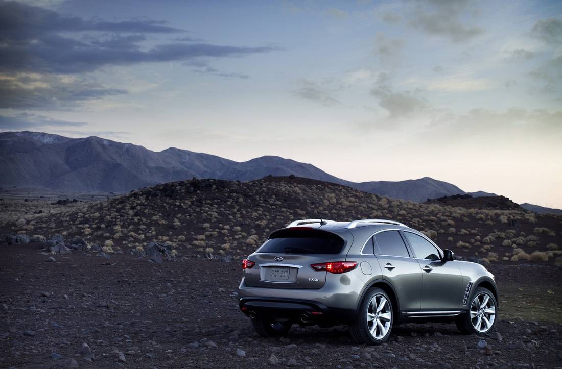infiniti-fx50-back