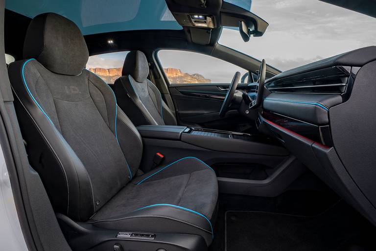  The optional ergoActive premium seats are not only very comfortable, they can also be heated, cooled and massaged.