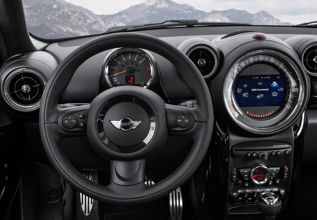 mini-paceman-interior