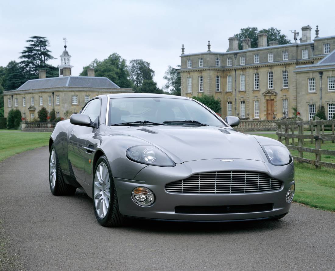 Aston-Martin-Modelle wie der V12 Vanquish rufen neu wie gebraucht hohe Preise auf.