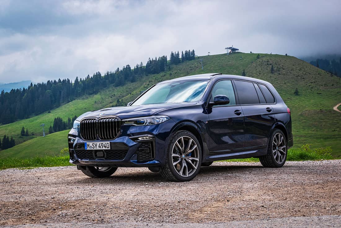  BMW-markenintern bietet der X7 mit 750 Liter das größte Kofferraumvolumen. Auf Wunsch gibt es das SUV auch als 7-Sitzer.