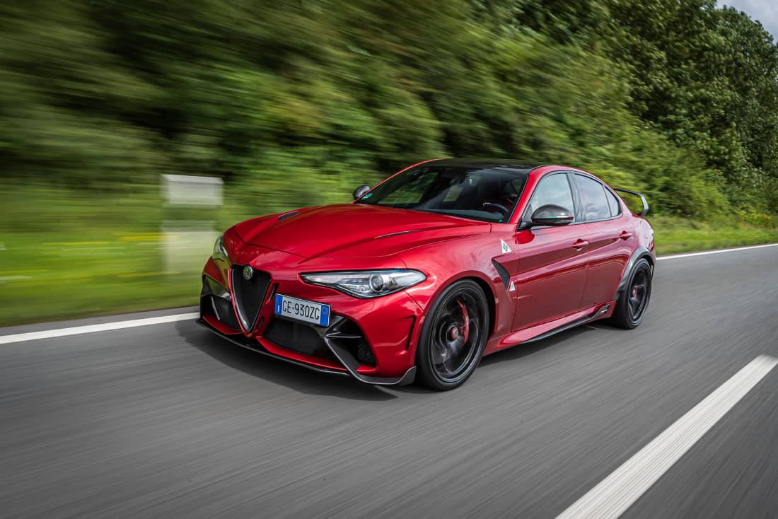 Alfa-Romeo-Giulia-GTAm-Hero