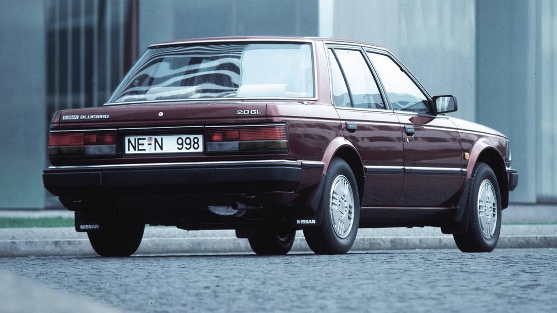 nissan-bluebird-back