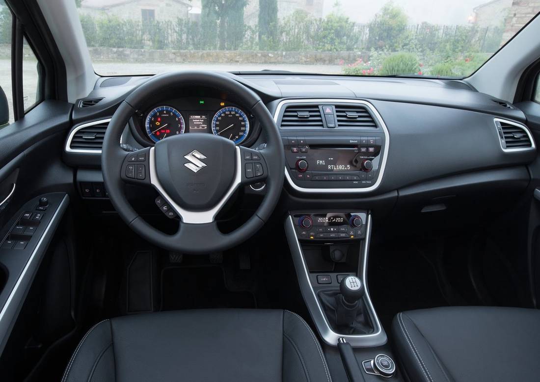 Suzuki-SX4-2014 interior