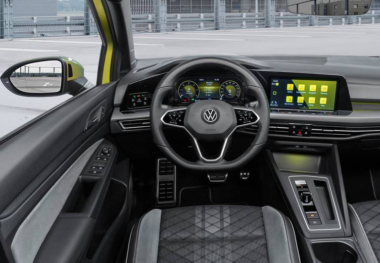 volkswagen-golf-variant-interior