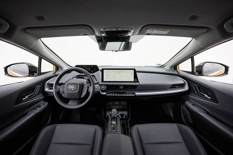 Clear lines in the interior too.  There is also a large screen and real control buttons.  Only now and then the fiddly menu navigation is no fun.