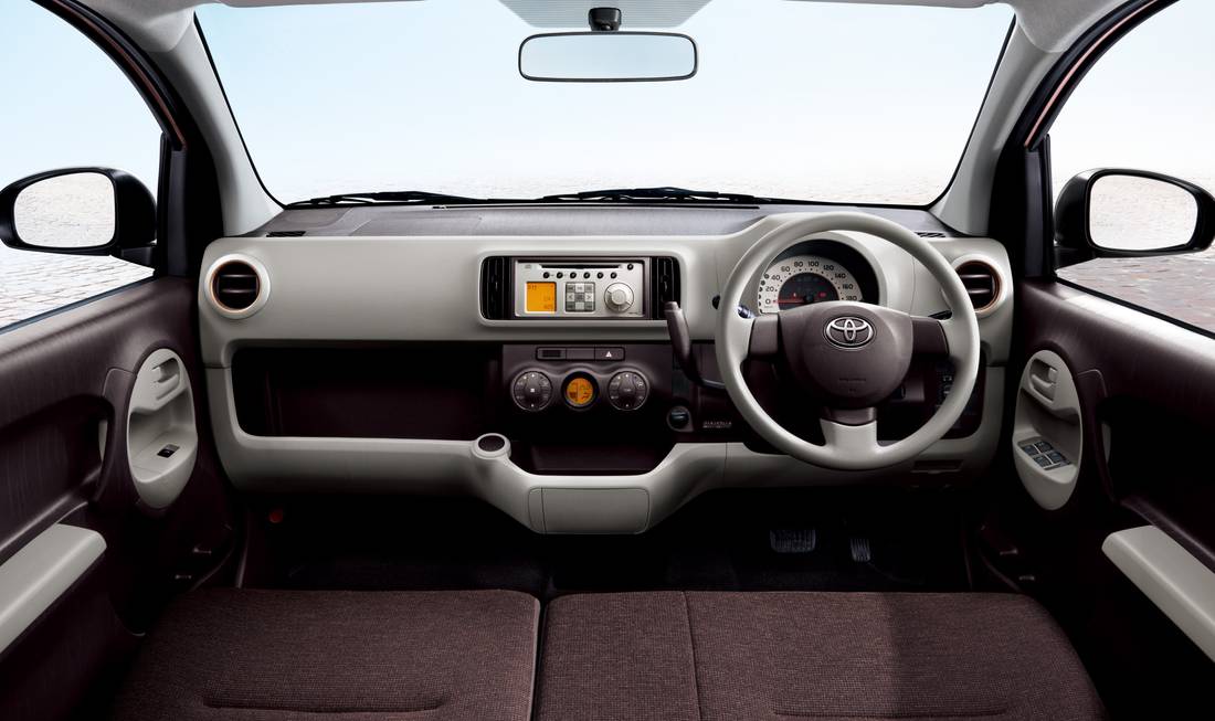 toyota-passo-interior