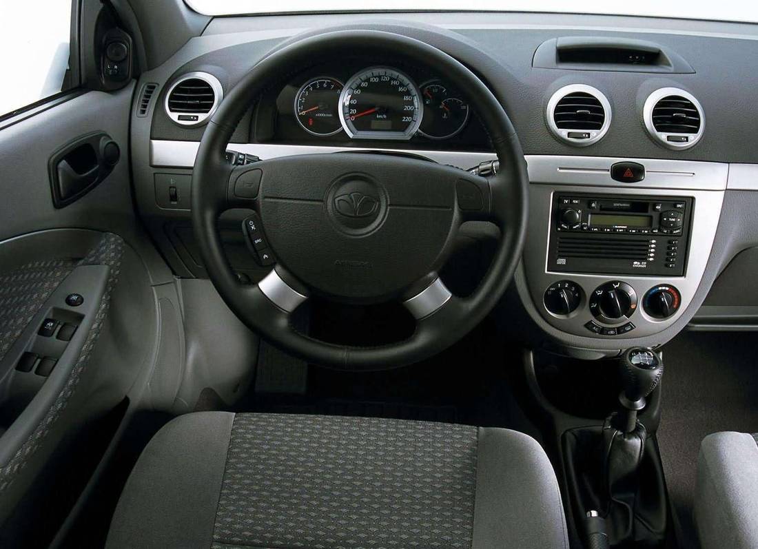 daewoo-lacetti-cdx-interior