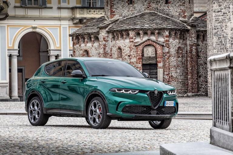 Alfa-Romeo-Plug-in-Hybrid-Front-Side