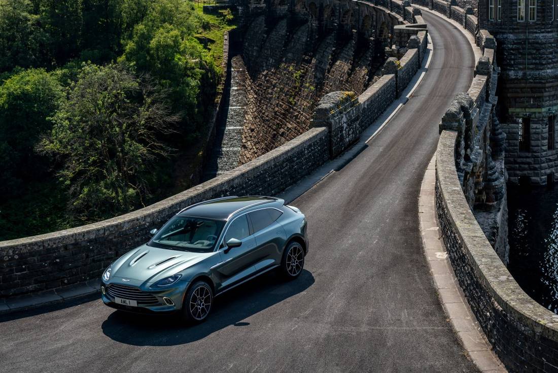 aston-martin-dbx-overview