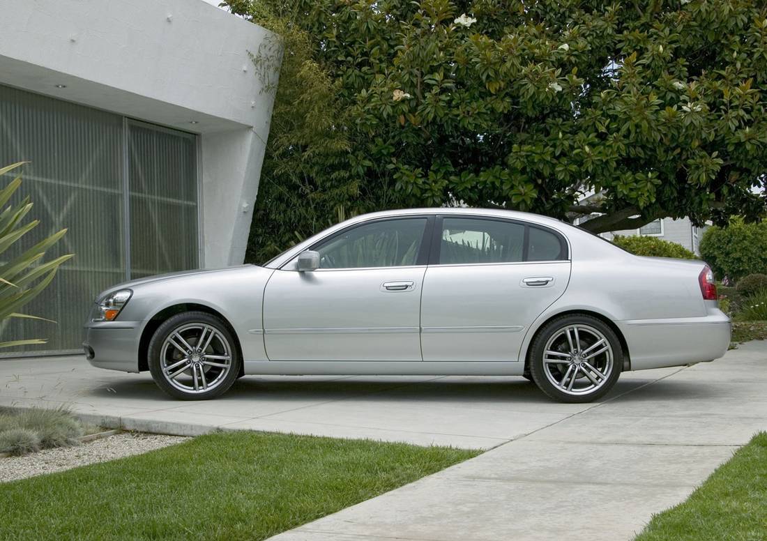 infiniti-q45-side