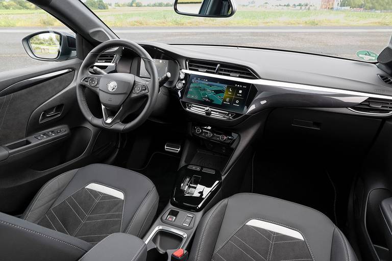  The cockpit of the new Corsa has been upgraded in some respects.  The touch display, for example, has now grown to 10 inches.  The operation is largely easy to do.