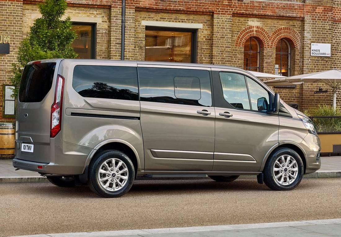 ford-tourneo-custom-back