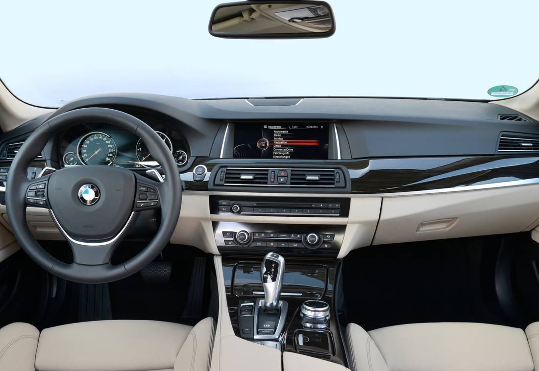 bmw-518d-interior