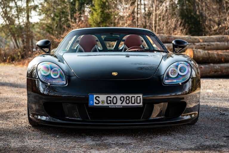Porsche-Carrera-GT-Front