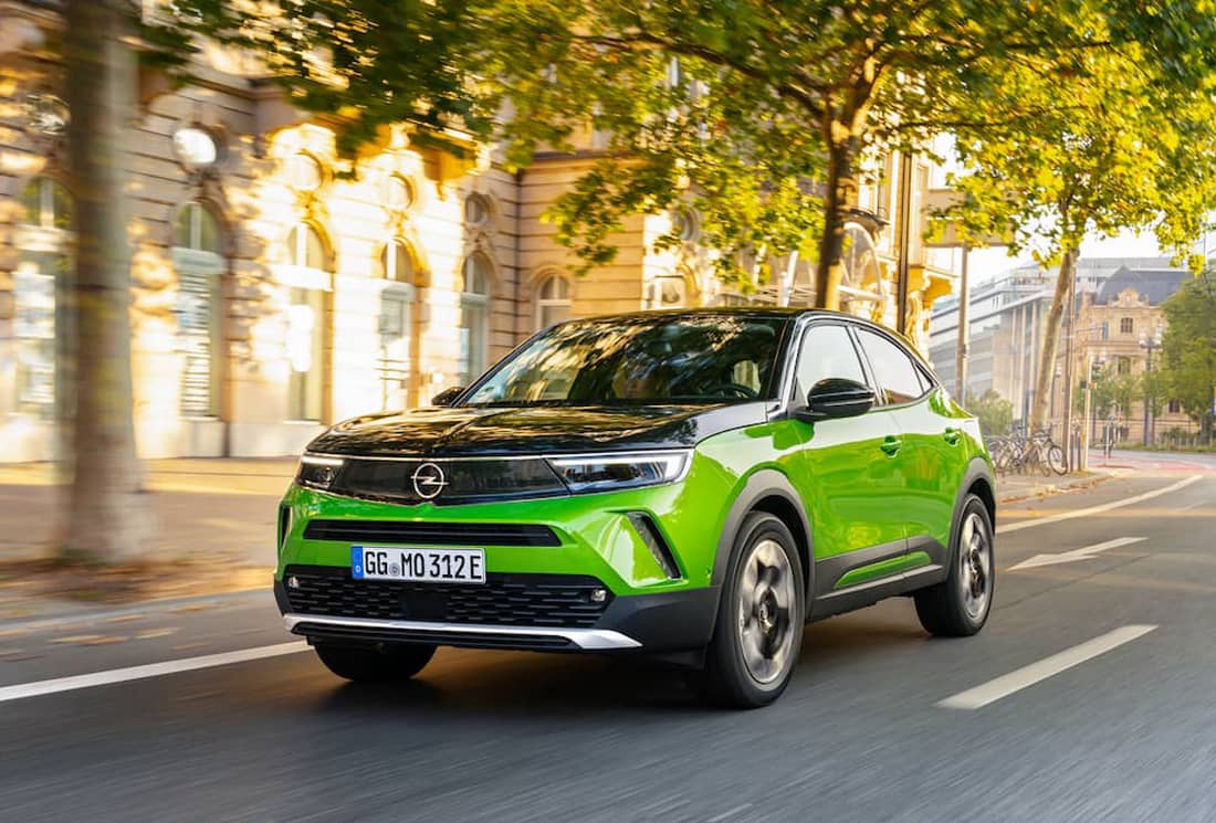  Der Opel Mokka-e ist als reines Elektroauto eine Alternative zu den Hybrid-SUV der Kompaktklasse.