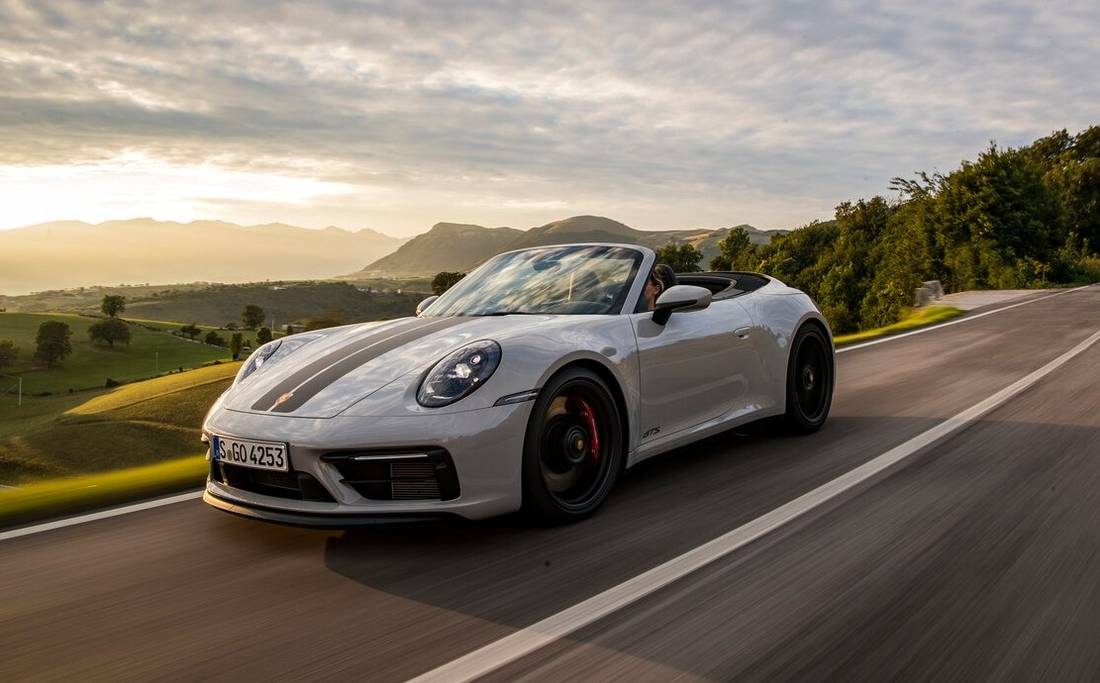 porsche-911-carrera-4-gts-front