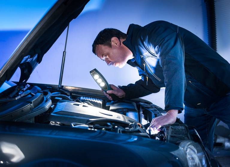 Angebote: TÜV geprüfter Verbandskasten im Angebot - AUTO BILD