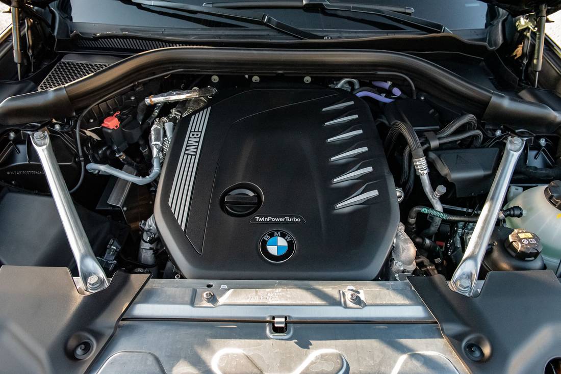 BMW-X3-xDrive30d-2022-Engine