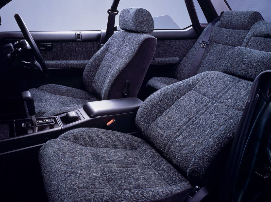 nissan-cedric-seats