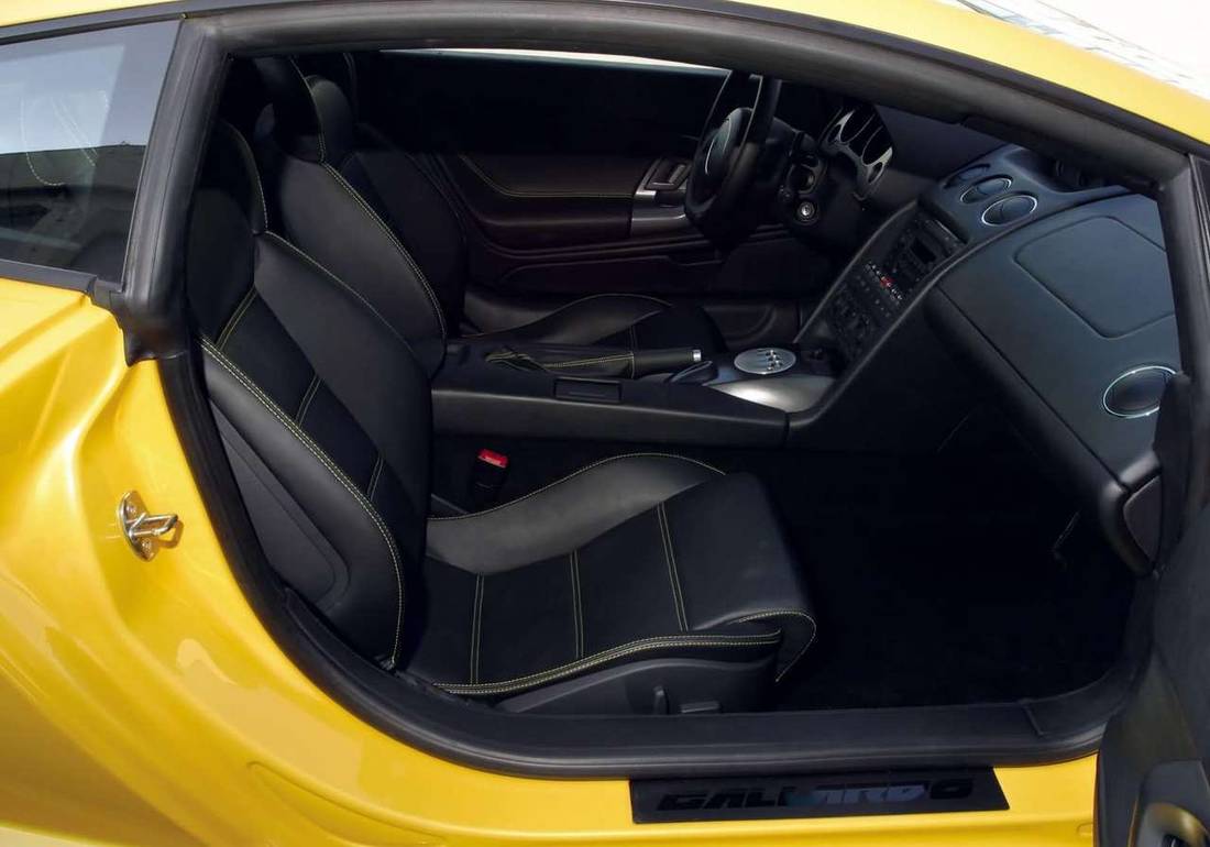 Lamborghini-Gallardo-seats