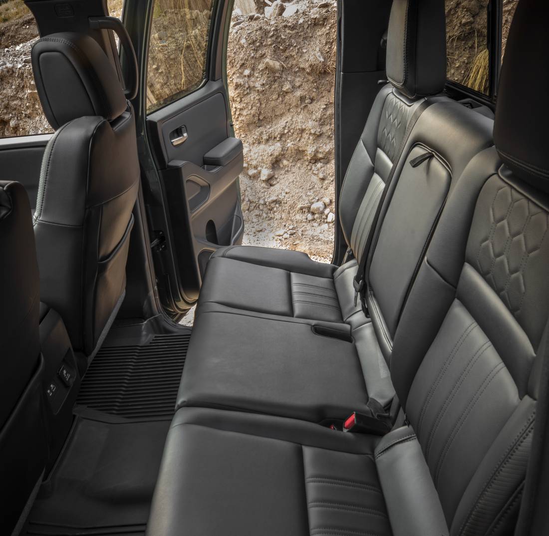 nissan-frontier-seats