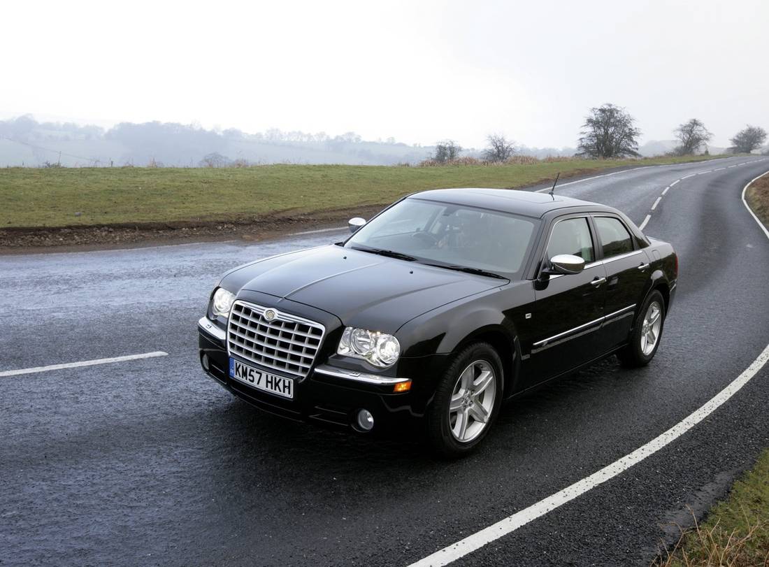 chrysler-300c-black-front