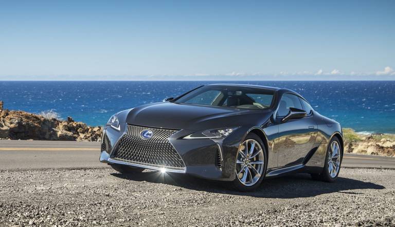  Ist eher eine Seltenheit auf deutschen Straßen, bringt aber klassische Sportcoupé-Eigenschaften und auffälliges Design mit: Der Lexus LC.