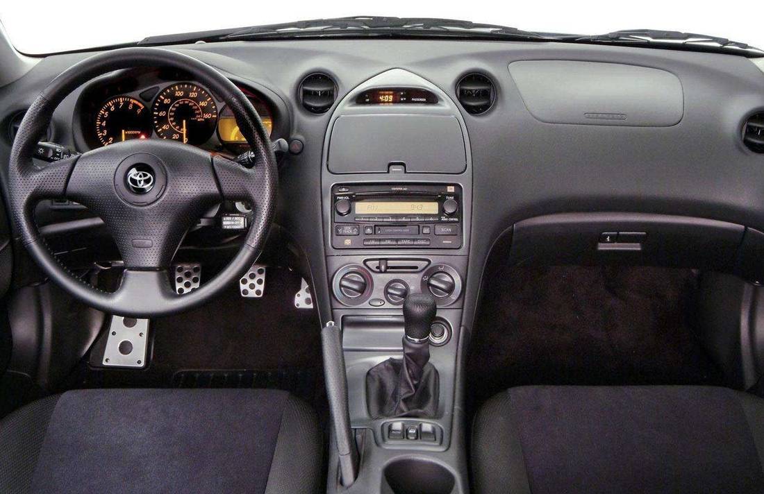 toyota-celica-interior