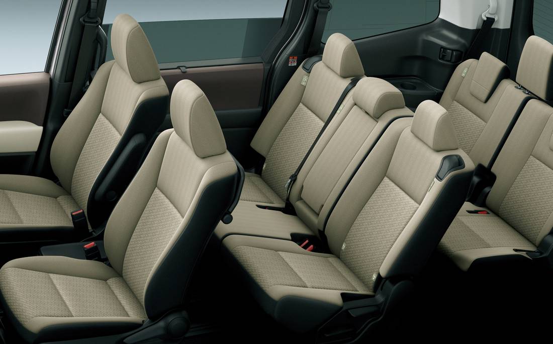 toyota-noah-seats