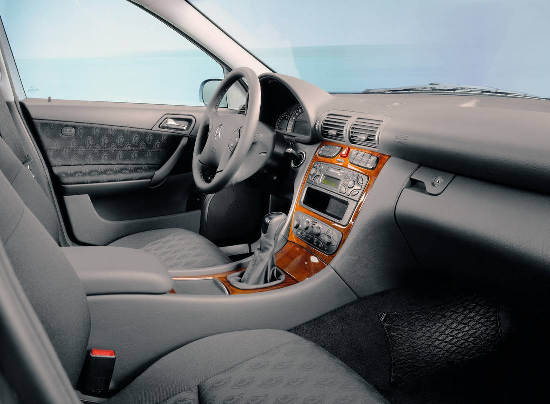 mercedes-w203-interior